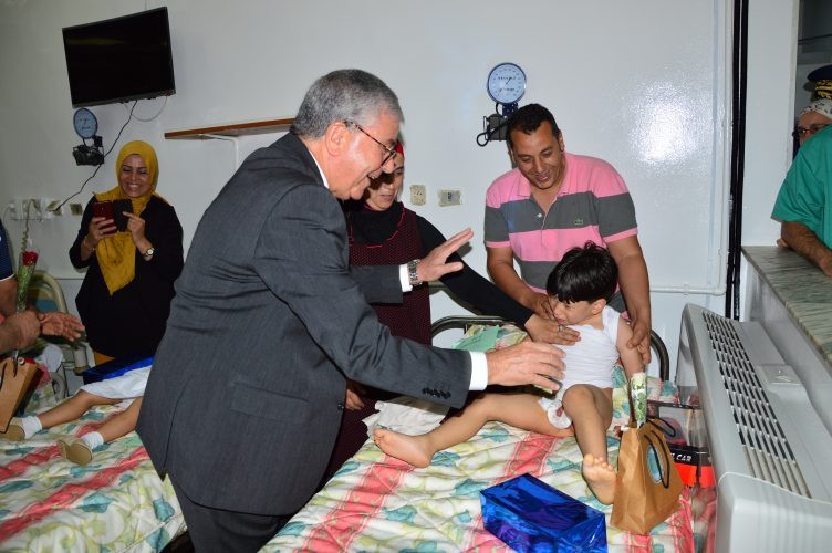 وزير الدفاع الوطني يشرف على ختان ألف طفل من أبناء العسكريين والمدنيين