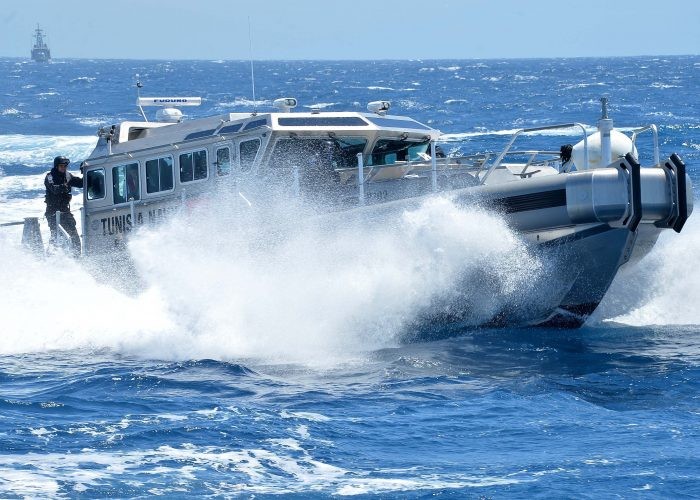 جيش البحر ينقذ 4 أشخاص تعطب مركبهم 90 كلم عن سواحل قليبية