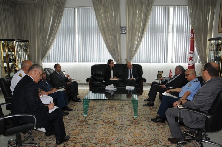 وزير الدفاع الوطني يتحادث مع سفير تركيا بتونس