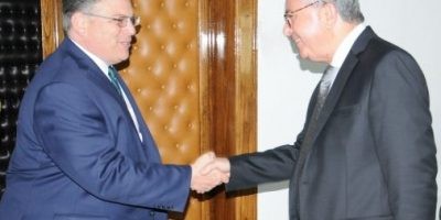 وزير الدفاع الوطني يتحادث مع سفير الولايات المتحدة بتونس وزير الدفاع الوطني يتحادث مع سفير الولايات المتحدة بتونس