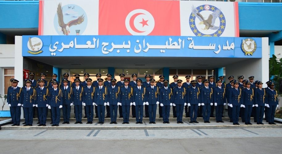 وزير الدفاع الوطني يشرف على حفل إختتام السنة الجامعيّة بمدرسة الطيران ببرج العامري