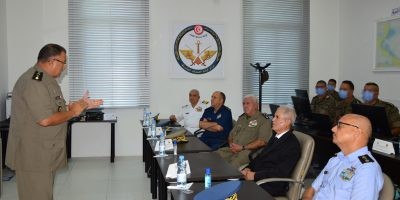 وزير الدفاع الوطني في زيارة تفقد لمركز قيادة العمليّات المشتركة لمختلف الجيوش ومركز الإستطلاع للجيوش وزير الدفاع الوطني في زيارة تفقد لمركز قيادة العمليّات المشتركة لمختلف الجيوش ومركز الإستطلاع للجيوش