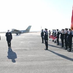 وزير الدفاع الوطني يزور القاعدة الجوية بقابس