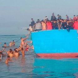 إنقاذ 487 مهاجر غير شرعي قبالة سواحل قرقنة